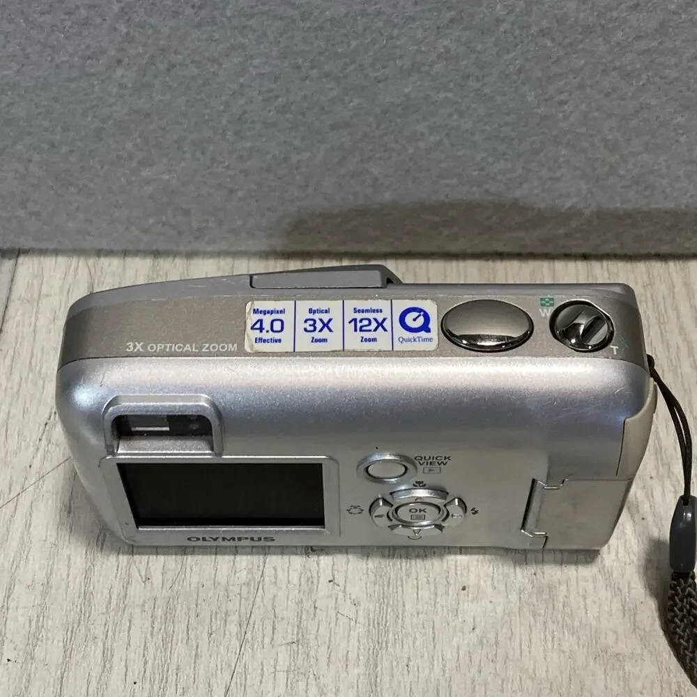 Olympus Camedia Digital Camera D-580 Zooms Case NO BATTERY CORDS MEMORY